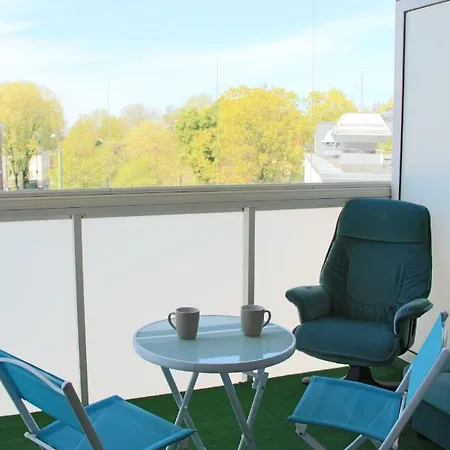 New Modern 4-room With Big Balcony And Undeground Parking In Center Of Apartamento