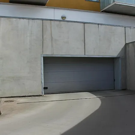 New Modern 4-room With Big Balcony And Undeground Parking In Center Of Apartamento Tallin