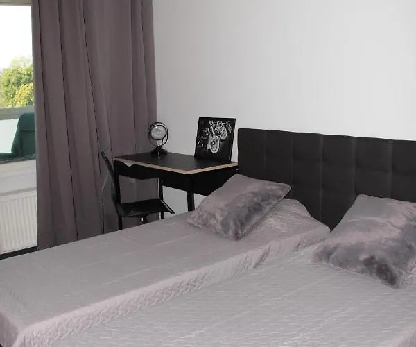 Apartamento New Modern 4-room With Big Balcony And Undeground Parking In Center Of Tallin