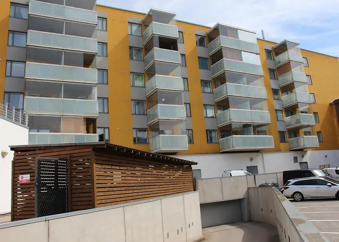 New Modern 4-room With Big Balcony And Undeground Parking In Center Of * טאלין