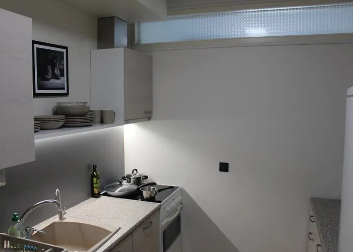 New Modern 4-room With Big Balcony And Undeground Parking In Center Of דירה *