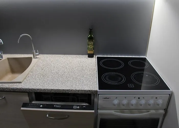 Apartamento New Modern 4-room With Big Balcony And Undeground Parking In Center Of