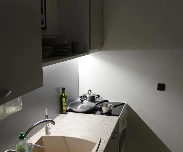 Apartamento New Modern 4-room With Big Balcony And Undeground Parking In Center Of