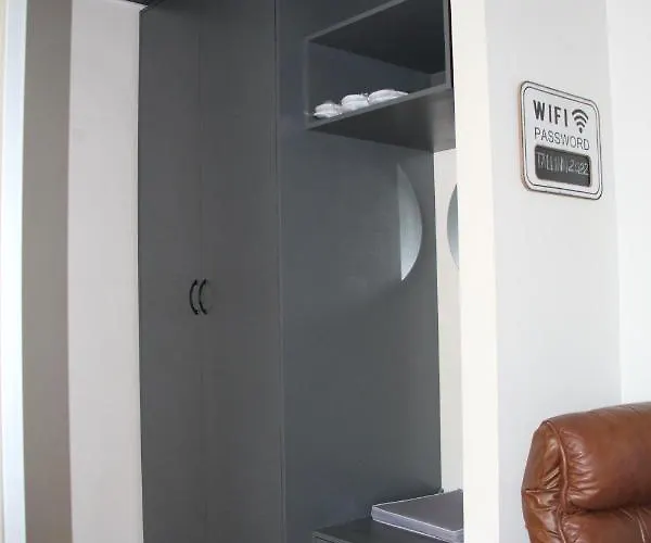 דירה New Modern 4-room With Big Balcony And Undeground Parking In Center Of *