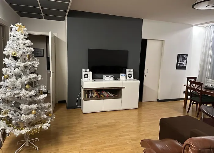 New Modern 4-room With Big Balcony And Undeground Parking In Center Of דירה *